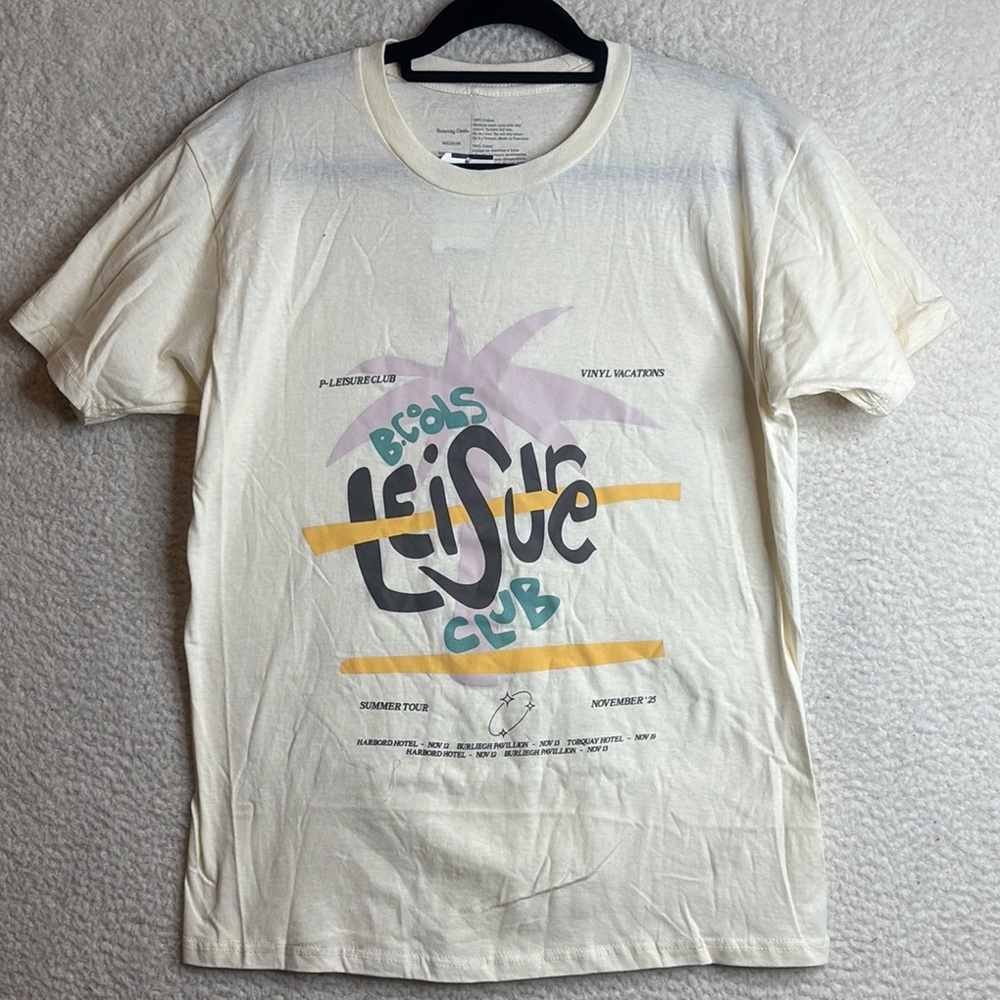NWT Barney Cools Mens Cream Leisure Club Graphic Print Short Sleeve Tee M MEDIUM